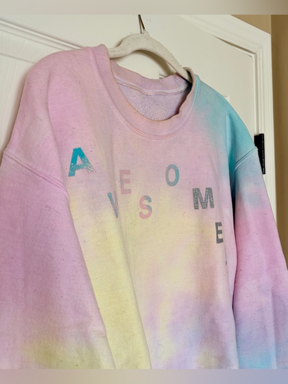 Taylor Swift Lover Era ME! Crewneck Sweatshirt — Size Medium - Picture 2 of 6